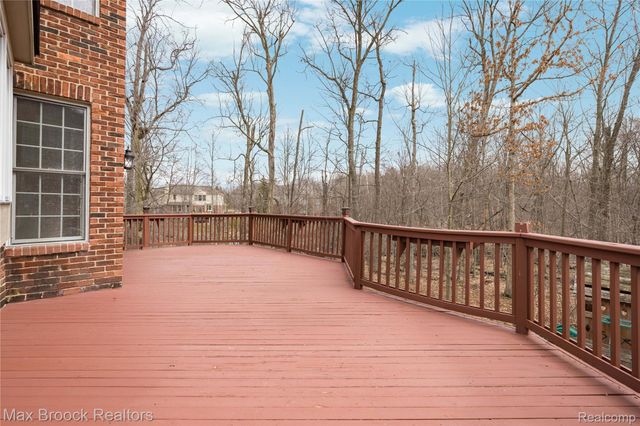 7083 Chatham Court, West Bloomfield Charter Township, MI 48322