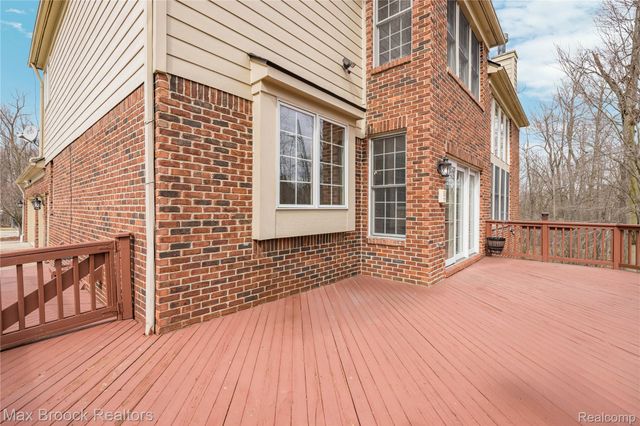 7083 Chatham Court, West Bloomfield Charter Township, MI 48322