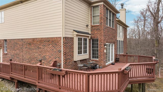7083 Chatham Court, West Bloomfield Charter Township, MI 48322