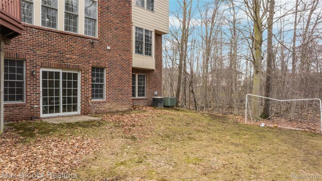7083 Chatham Court, West Bloomfield Charter Township, MI 48322
