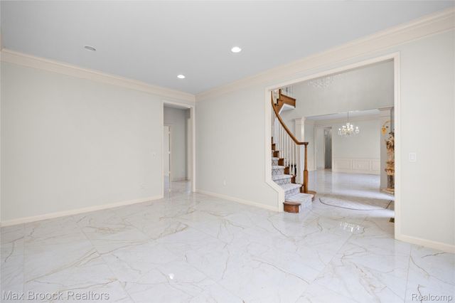 7083 Chatham Court, West Bloomfield Charter Township, MI 48322