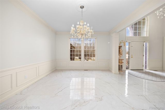 7083 Chatham Court, West Bloomfield Charter Township, MI 48322