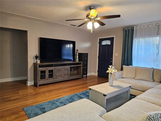 2035 28TH AVENUE N, St Petersburg, FL 33713