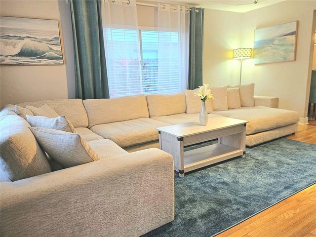 2035 28TH AVENUE N, St Petersburg, FL 33713