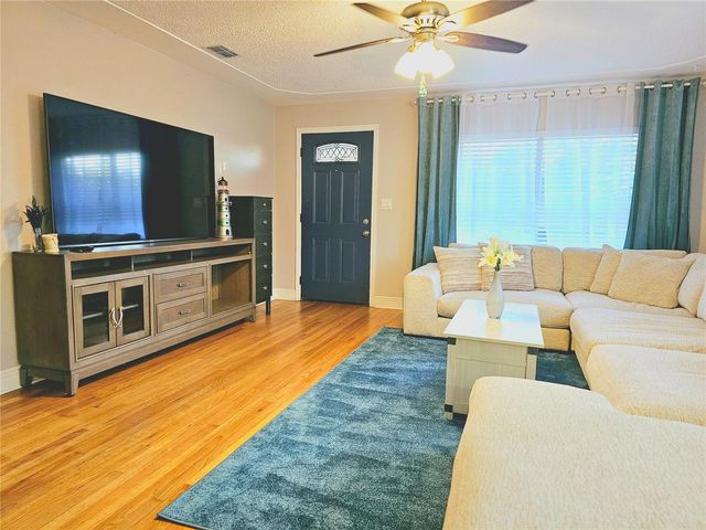 2035 28TH AVENUE N, St Petersburg, FL 33713