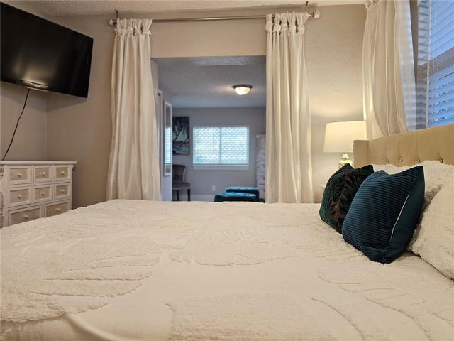2035 28TH AVENUE N, St Petersburg, FL 33713