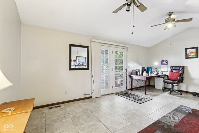 1500 W McKenzie Road, Greenfield, IN 46140