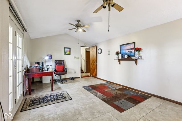 1500 W McKenzie Road, Greenfield, IN 46140