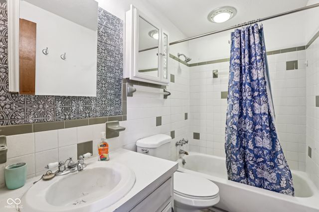 1500 W McKenzie Road, Greenfield, IN 46140