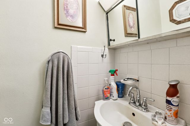 1500 W McKenzie Road, Greenfield, IN 46140