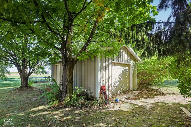 1500 W McKenzie Road, Greenfield, IN 46140