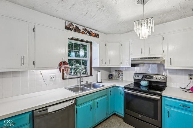 1500 W McKenzie Road, Greenfield, IN 46140