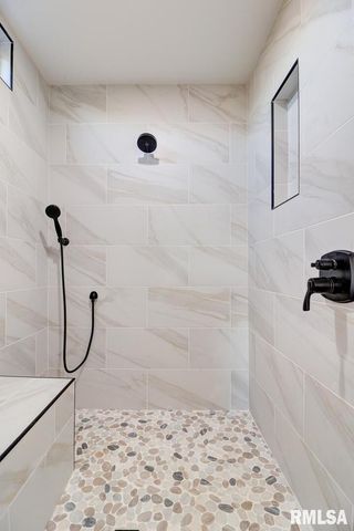 1024 11TH Avenue, Fulton, IL 52732