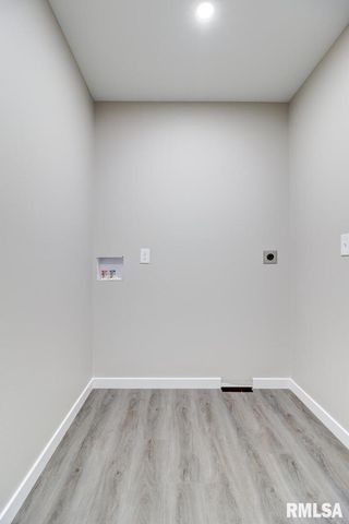 1024 11TH Avenue, Fulton, IL 52732