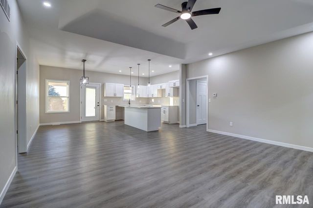 1024 11TH Avenue, Fulton, IL 52732