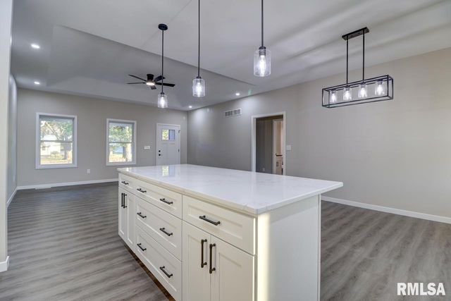 1024 11TH Avenue, Fulton, IL 52732