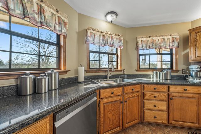 23096 McFadden Lane, Chandler, TX 75758