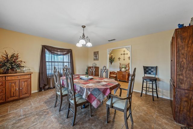 23096 McFadden Lane, Chandler, TX 75758