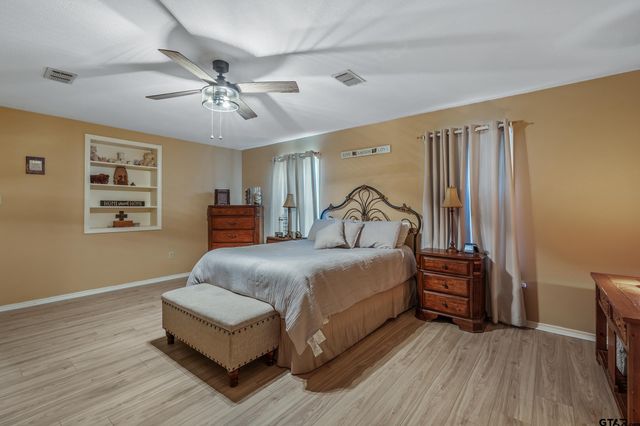 23096 McFadden Lane, Chandler, TX 75758