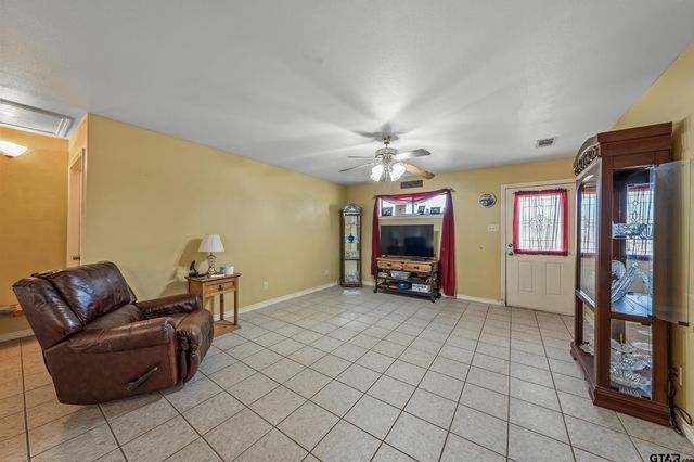 23096 McFadden Lane, Chandler, TX 75758