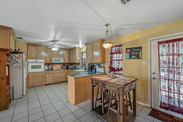 23096 McFadden Lane, Chandler, TX 75758