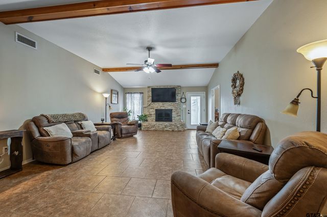 23096 McFadden Lane, Chandler, TX 75758