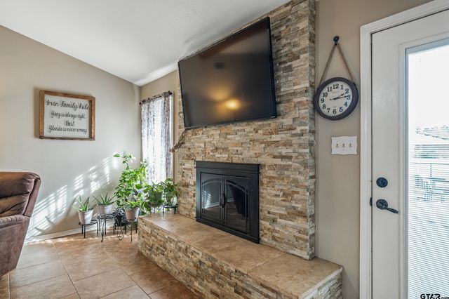 23096 McFadden Lane, Chandler, TX 75758