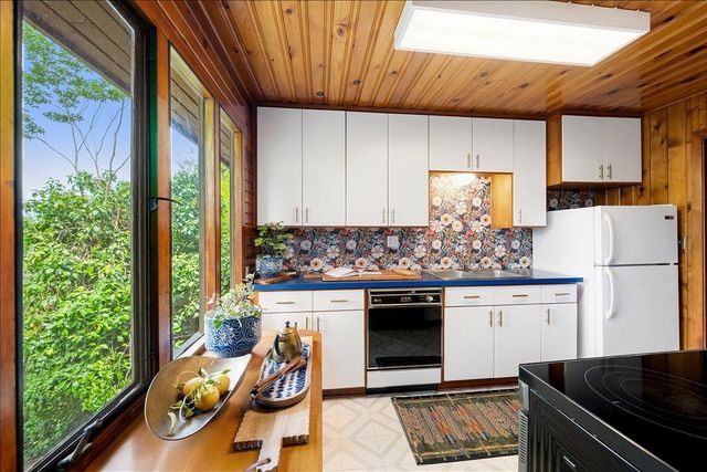 303 Live Oak St, Auburn, CA 95603