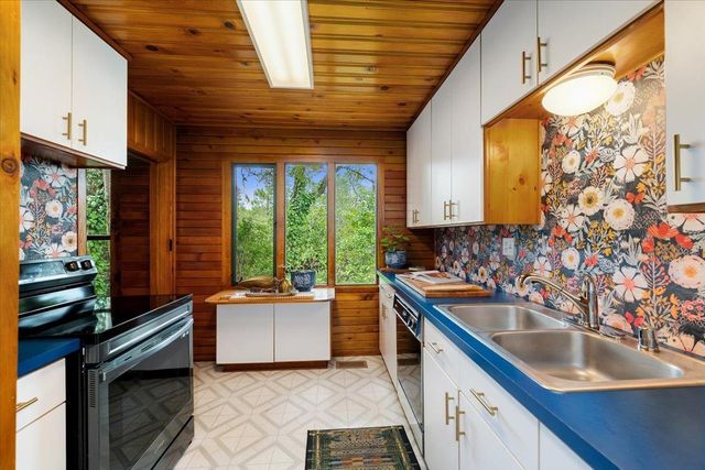 303 Live Oak St, Auburn, CA 95603