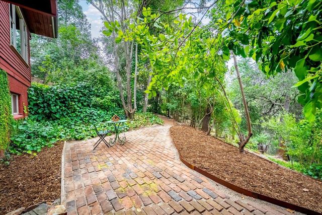 303 Live Oak St, Auburn, CA 95603
