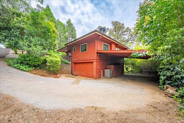 303 Live Oak St, Auburn, CA 95603