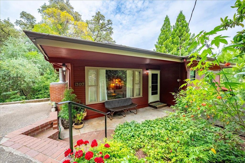 303 Live Oak St, Auburn, CA 95603