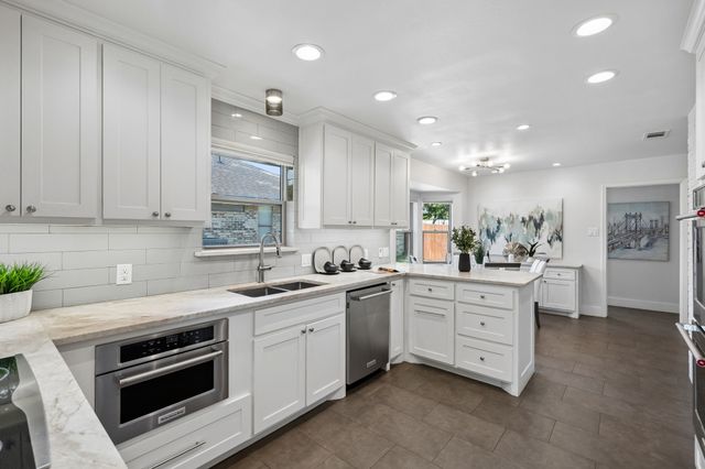 10 Valley Wood Court, Trophy Club, TX 76262