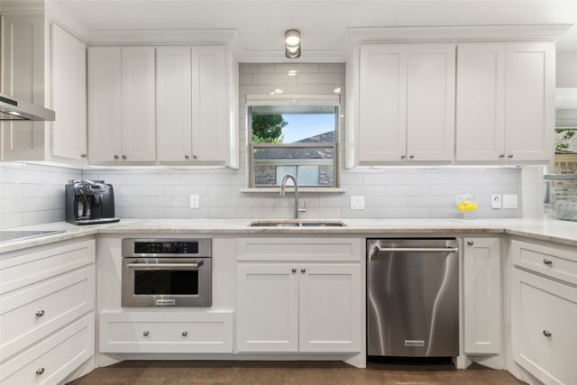 10 Valley Wood Court, Trophy Club, TX 76262