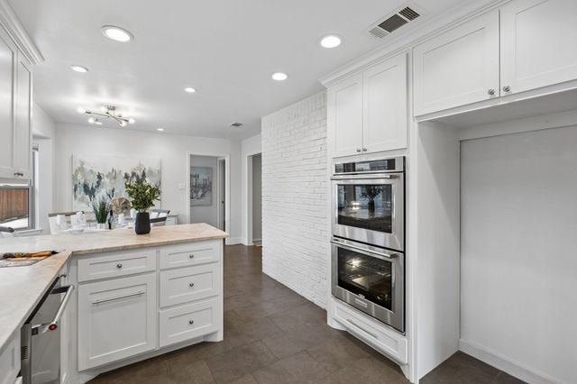 10 Valley Wood Court, Trophy Club, TX 76262