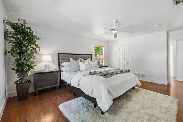 10 Valley Wood Court, Trophy Club, TX 76262