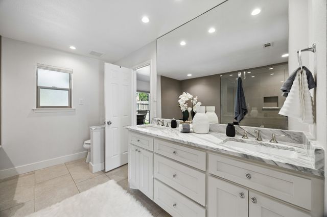 10 Valley Wood Court, Trophy Club, TX 76262