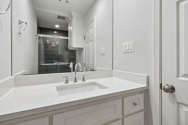 10 Valley Wood Court, Trophy Club, TX 76262