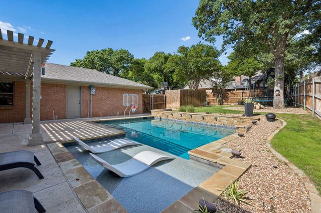10 Valley Wood Court, Trophy Club, TX 76262