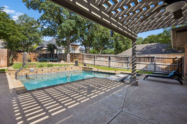 10 Valley Wood Court, Trophy Club, TX 76262