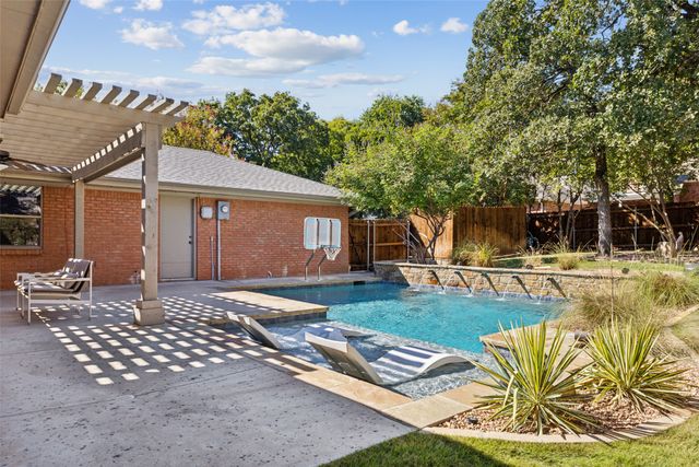10 Valley Wood Court, Trophy Club, TX 76262