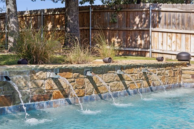10 Valley Wood Court, Trophy Club, TX 76262