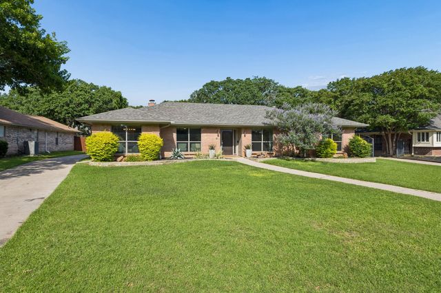10 Valley Wood Court, Trophy Club, TX 76262