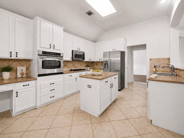 2418 Blue Water Bay Drive, Katy, TX 77494