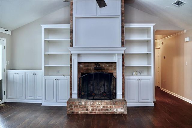 106 WOODCREEK Loop, Pineville, LA 71360