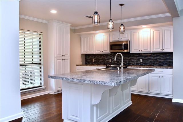 106 WOODCREEK Loop, Pineville, LA 71360