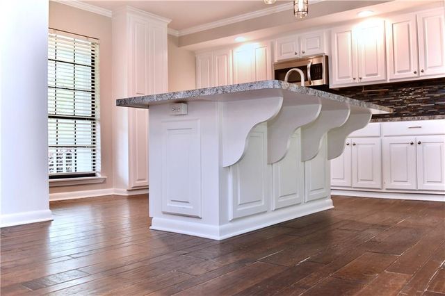 106 WOODCREEK Loop, Pineville, LA 71360