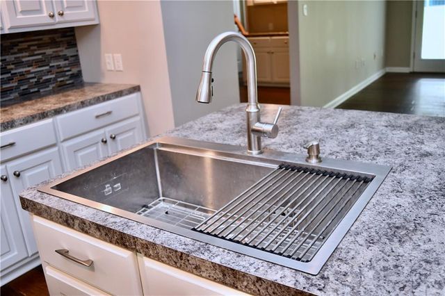 106 WOODCREEK Loop, Pineville, LA 71360