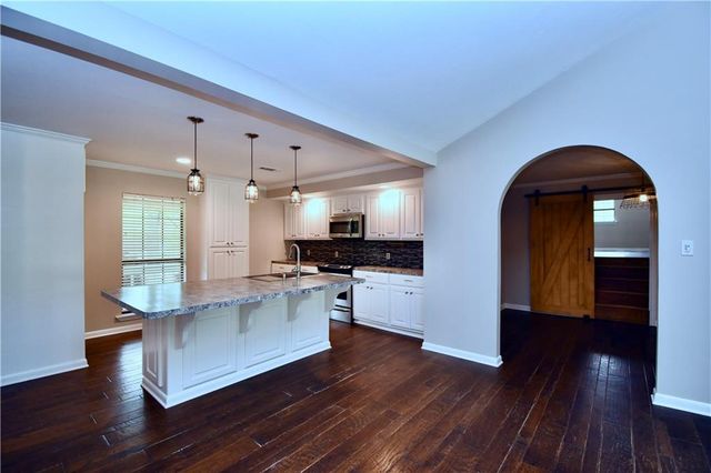 106 WOODCREEK Loop, Pineville, LA 71360