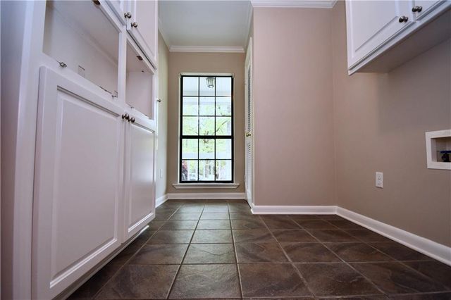 106 WOODCREEK Loop, Pineville, LA 71360